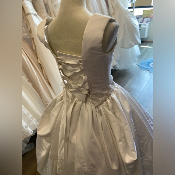 Vintage Maggie Sottero Wedding Dress - Picture 7 of 17